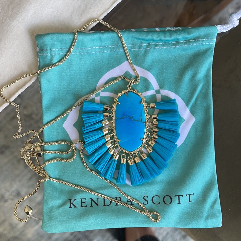 Kendra Scott Betsy necklace